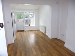 dining room- click for photo gallery